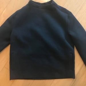 Lululemon mock neck sweatshirt with pockets